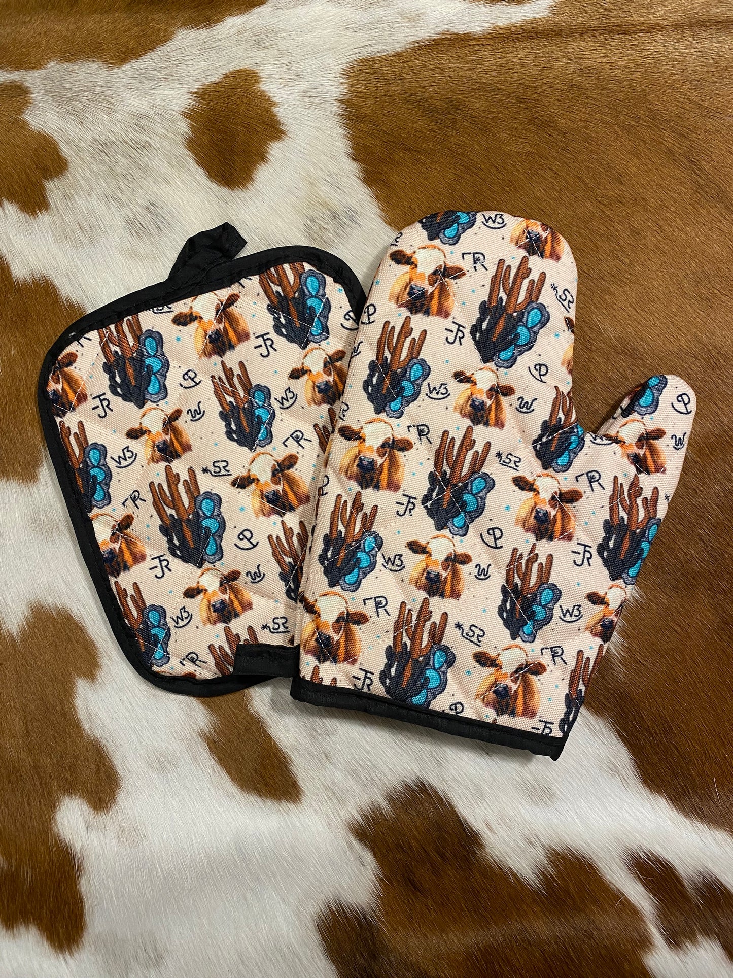 Cow Pot Holder Set